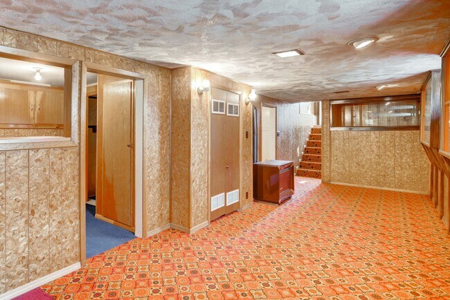 Building Photo - Charming Historic Rental Just Blocks from ...