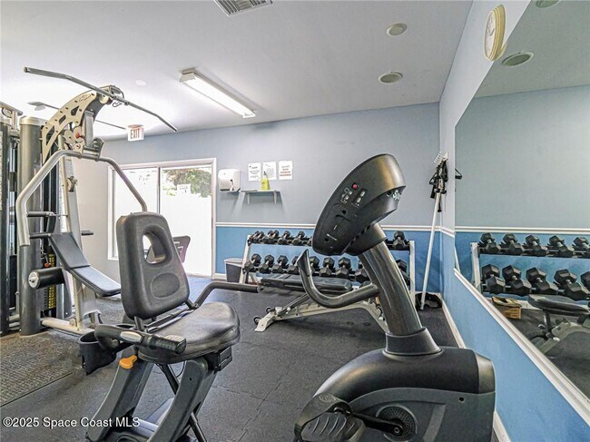 Building Photo - 1 Vista Palm Ln