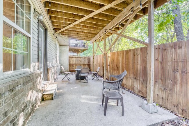 Building Photo - 1515 NW Bell Royal Ct