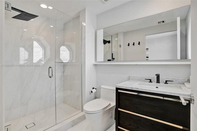 Building Photo - 17875 Collins Ave