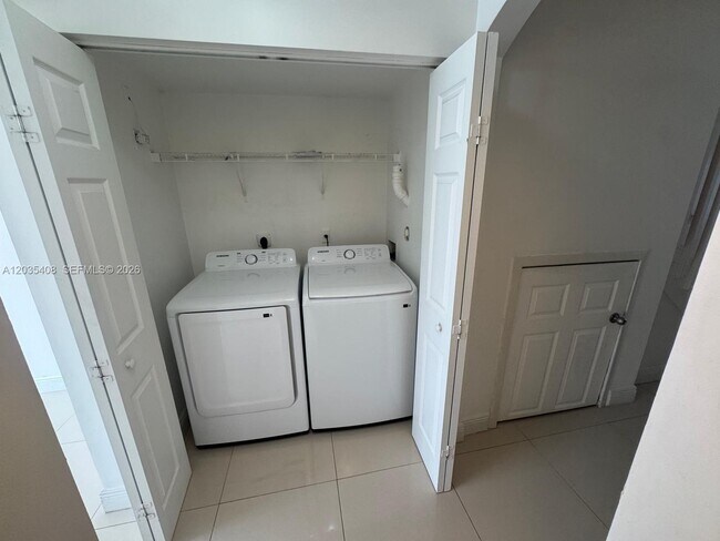 Building Photo - 4941 Tradewinds Ter