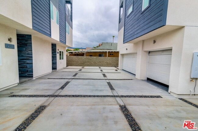 Building Photo - 1623 1/2 S New Hampshire Ave