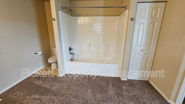 Building Photo - 2369 SW Siskin Cir