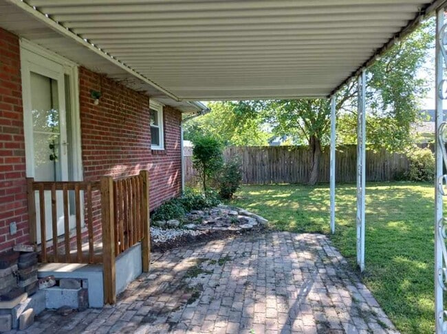 Building Photo - 323 Shoreline Dr