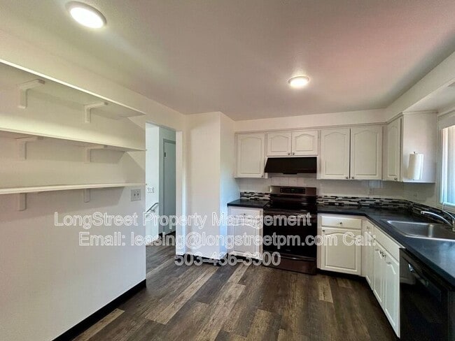 Building Photo - 794 SW Orchard Pl