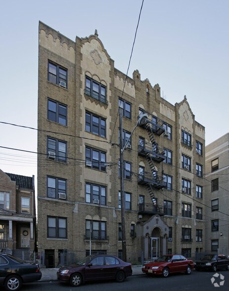 Building Photo - 115 Fairview Ave