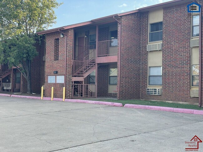 Building Photo - 1912 SW D Ave