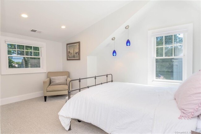 Building Photo - 303 Wakeman Rd