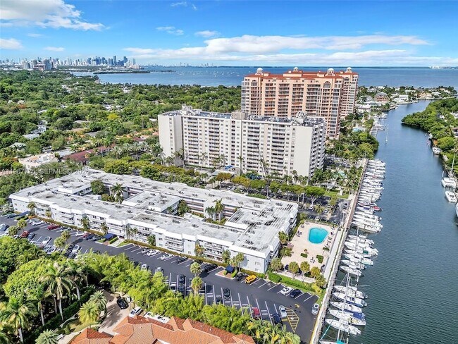 Building Photo - 100 Edgewater Dr