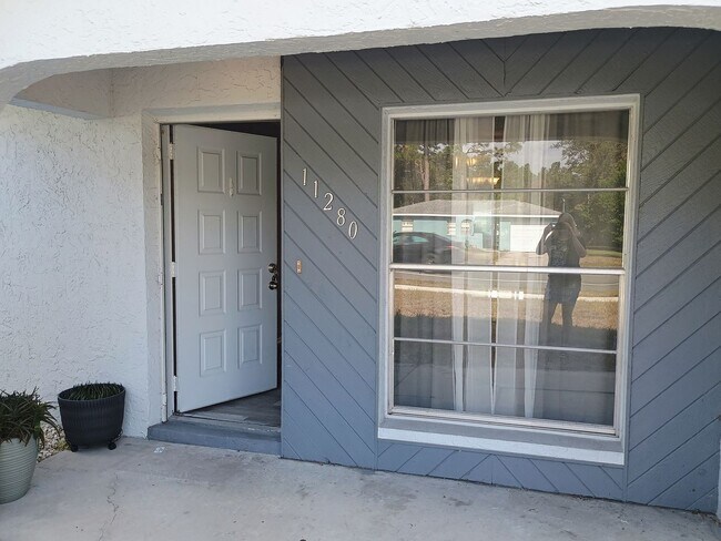 Building Photo - Charming two bedroom two bath one car garage