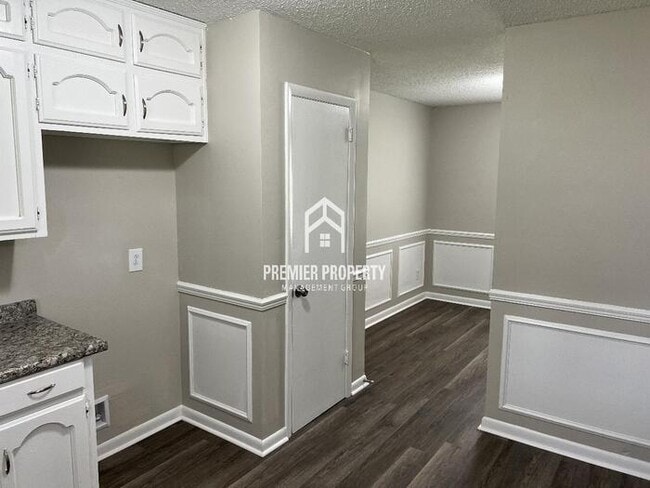 Building Photo - 6119 Rickwood Dr NW