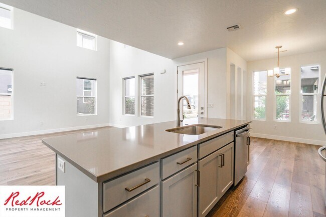 Building Photo - 5524 S Ochre Ln