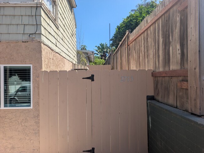 Building Photo - 2713 Clovis St