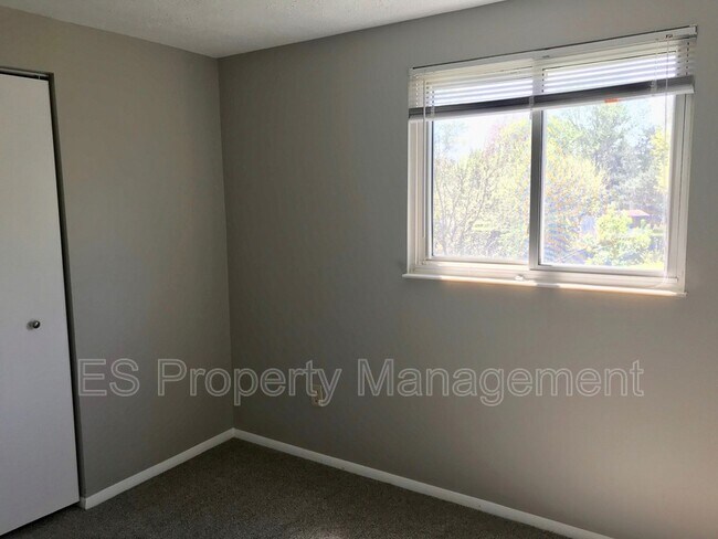 Building Photo - 6516 Zionsville Rd