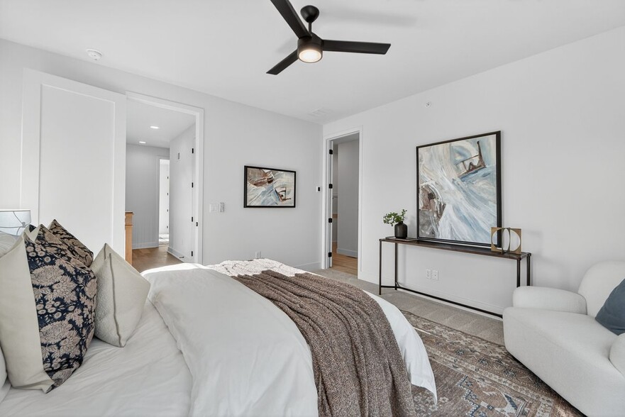 Building Photo - 2100 W 86th St