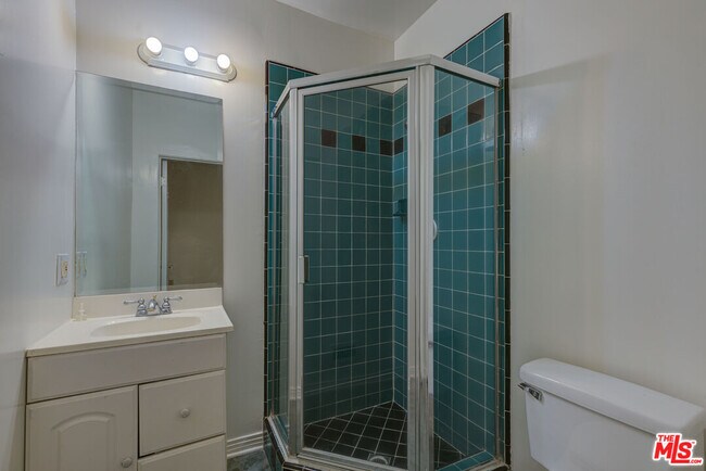 Building Photo - 320 S Reeves Dr