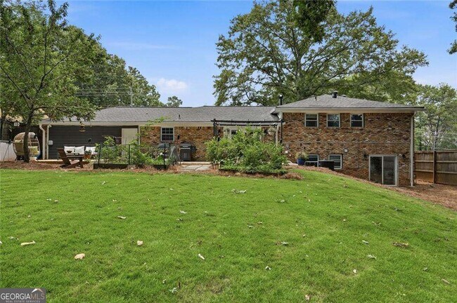 Building Photo - 1720 Mary Lou Ln SE