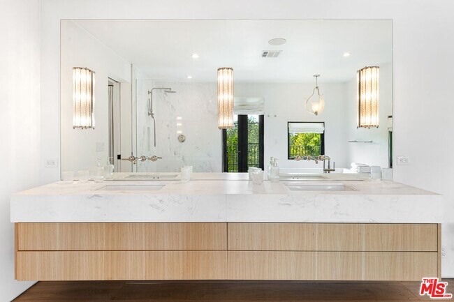 Building Photo - 1001 N Hanover Dr