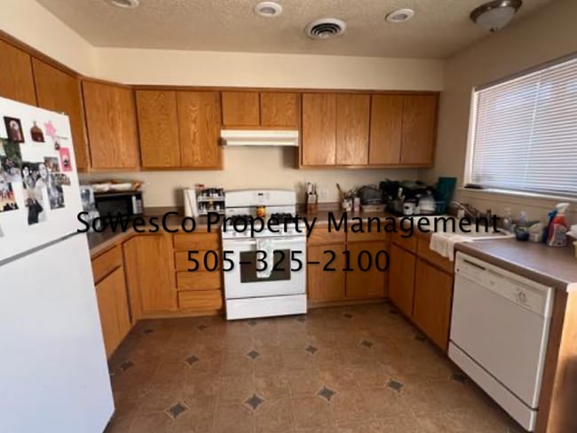 Building Photo - 3 Bedroom 2 Bath 2 Car Garage in Bloomfield