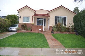 Building Photo - 2545 Carmona Ave