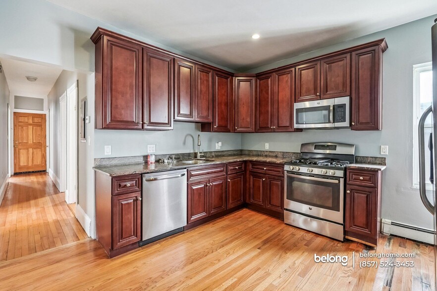 Building Photo - 62 Fuller St