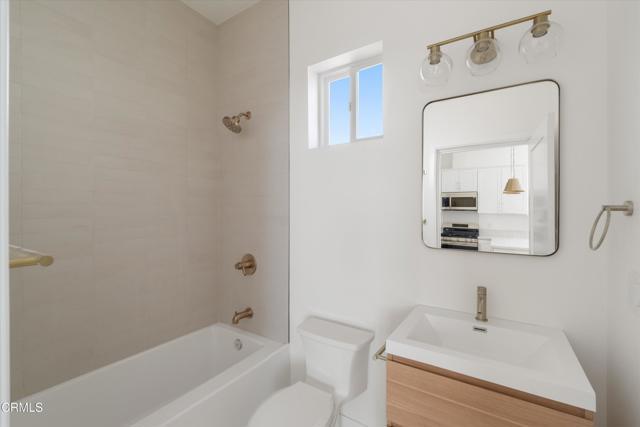 Building Photo - 10558 Encino Ave