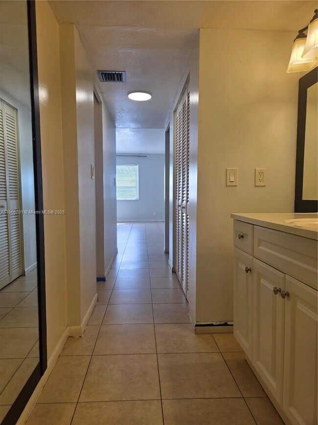 Building Photo - 3330 Spanish Moss Terrace
