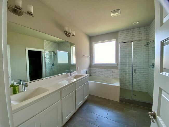 Building Photo - 28503 Hannahs Harbor Ln