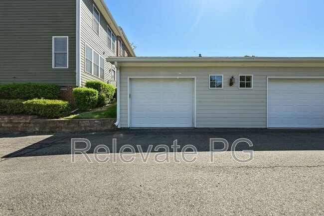 Building Photo - 811 Holly St