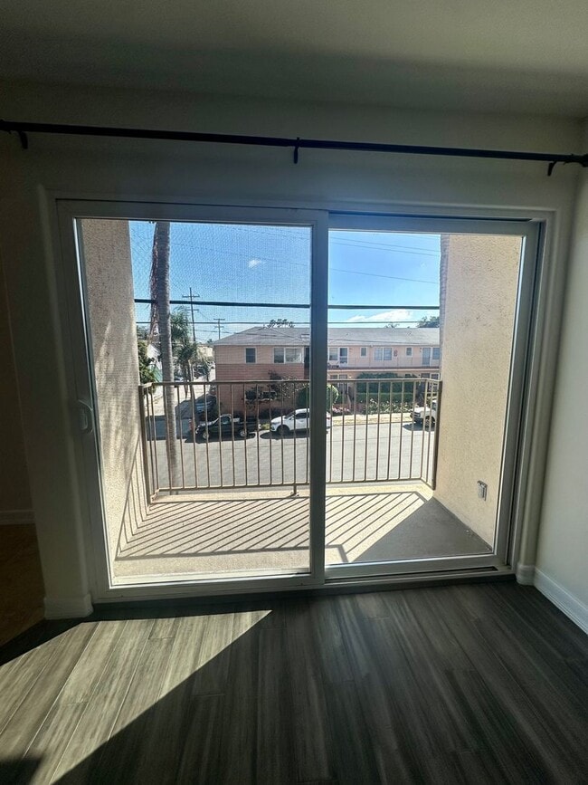 Building Photo - North Park 2bed/2bath with parking