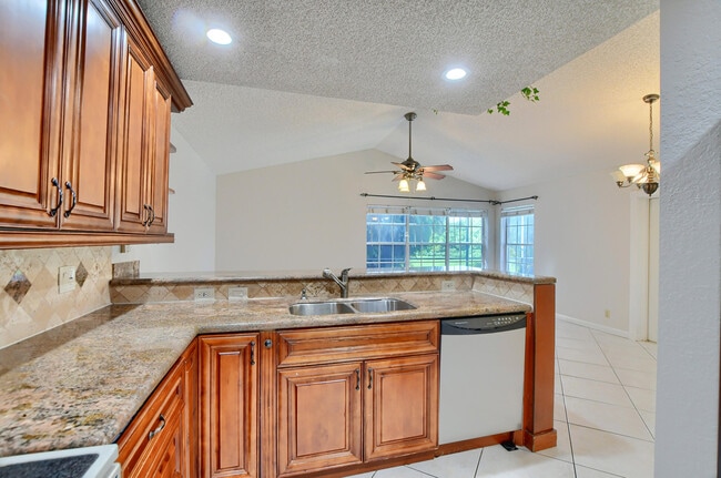 Building Photo - 22556 Middletown Dr