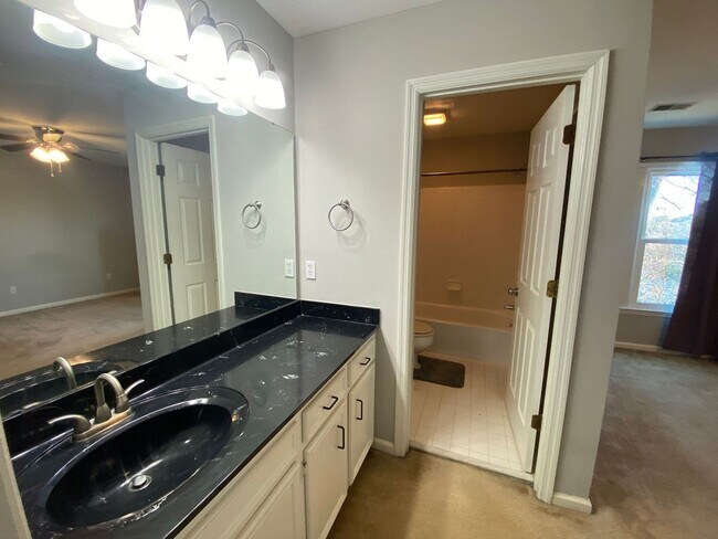 Building Photo - Great Location with a River View!