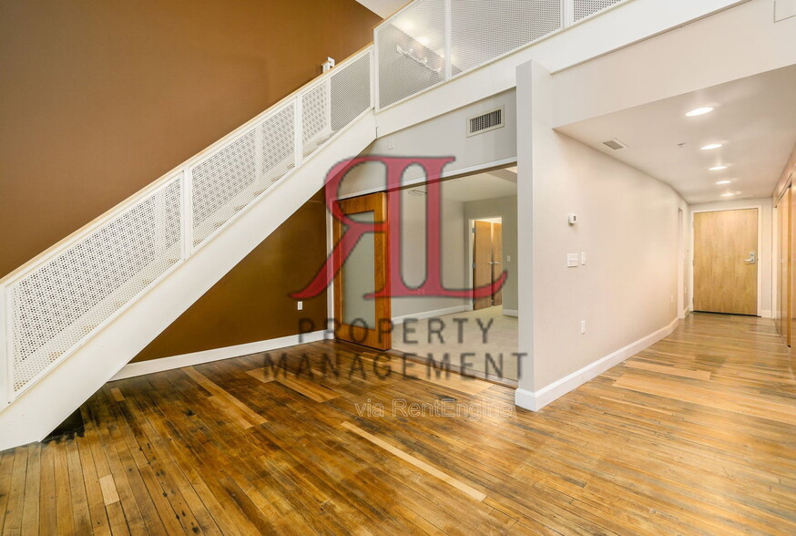 Building Photo - 106 N High St