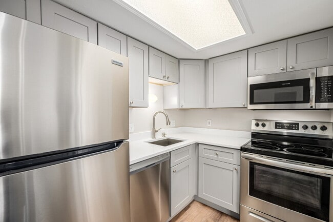Building Photo - "Cozy 1-Bedroom Condo Retreat in Prime Thornton Location – Perfect for Modern Living!"