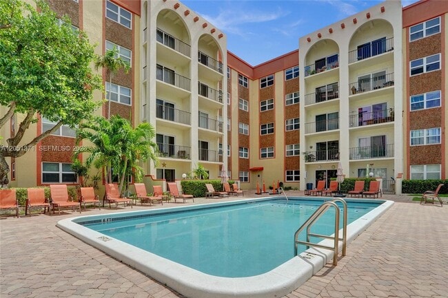 Building Photo - 400 N Riverside Dr