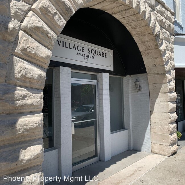 Building Photo - 821 E Walnut St