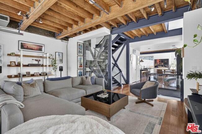 Building Photo - 2120 Narcissus Ct