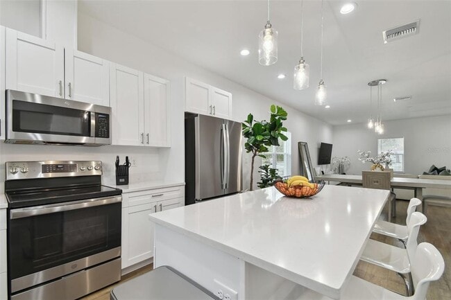 Building Photo - 524 S Grosse Ave