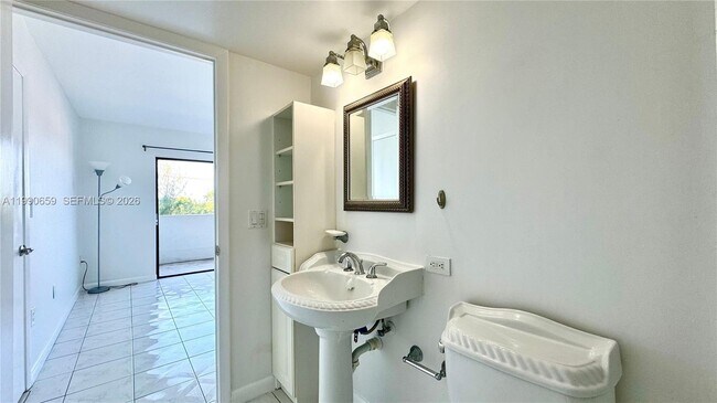 Building Photo - 130 S Shore Dr