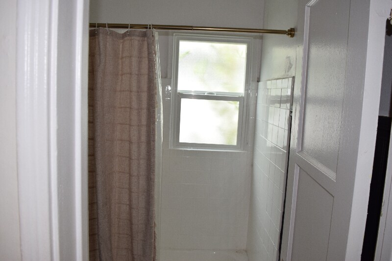 Building Photo - 1807-18011 Grace Ave