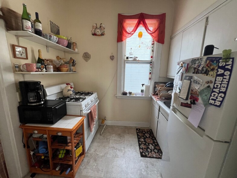 Building Photo - 1111 E Johnson St