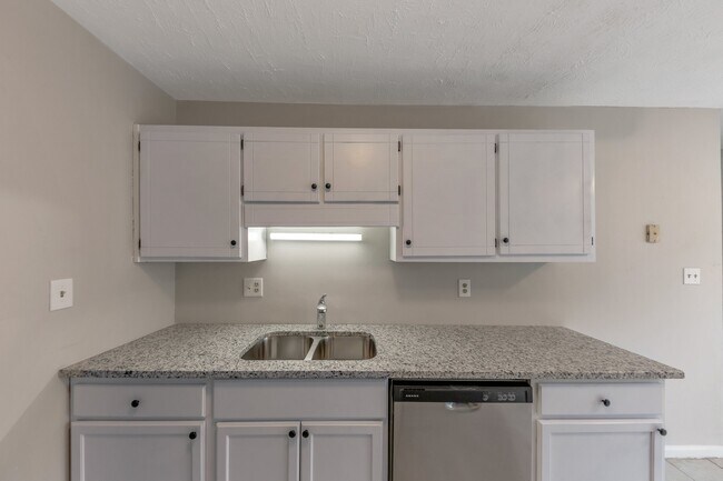 Building Photo - 8541 Westchester Dr