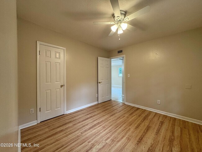 Building Photo - 4464 Spring Glen Rd