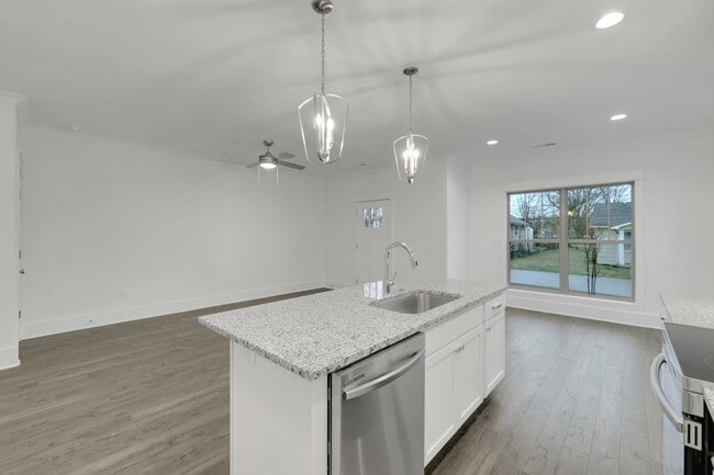 Building Photo - 609 Lee St