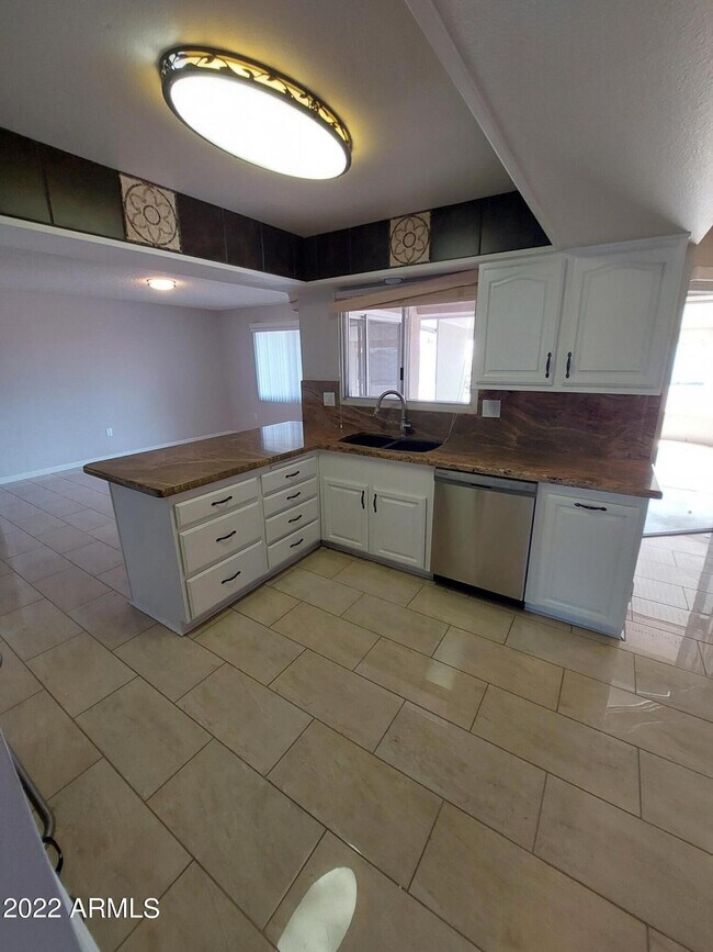 Building Photo - 13204 W Hyacinth Dr