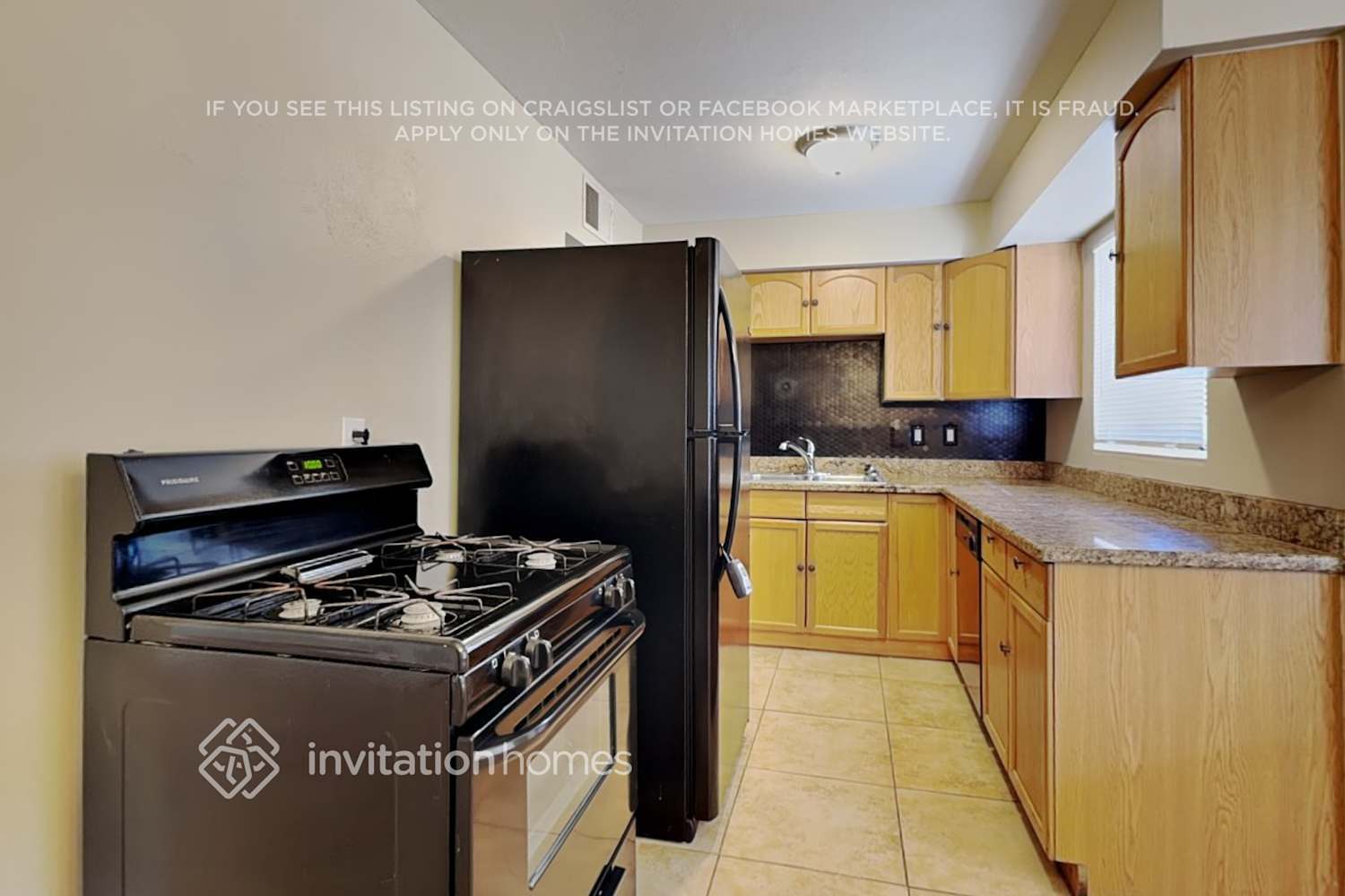 Building Photo - 1215 E Winter Dr