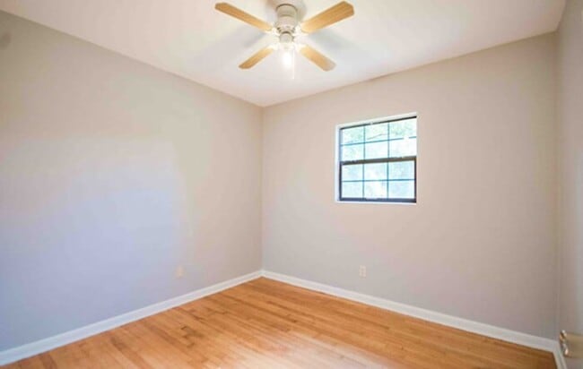 Building Photo - Fabulous home near the fairgrounds-$500 of...