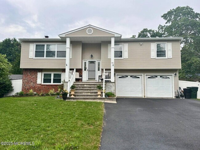 Primary Photo - 15 Bristlecone Dr