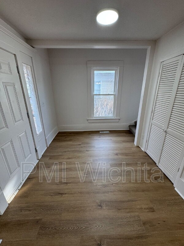 Building Photo - 258 S Poplar St