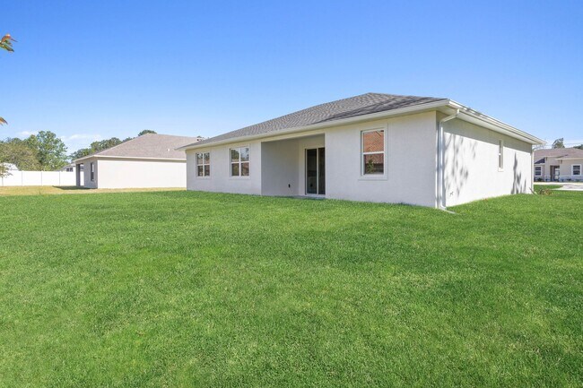 Building Photo - Newly constructed family home and enjoy mo...